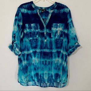 Como Black Blouse Blue tie-dyed print size L three button 2 pocket Shear Casual